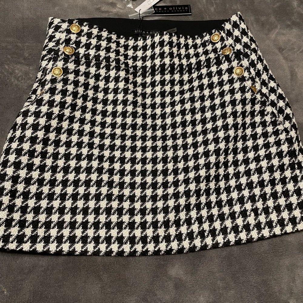 Alice & Olivia houndstooth button mini skirt Size 10 NWT
